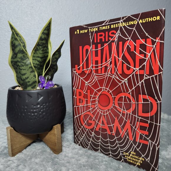 Lot of 4 - Hardcover Books by Iris Johansen and John Grisham - Picture 4 of 6